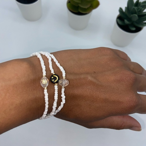 Handmade Trendy Glass Bead Bracelets with Smiley Face - Picture 6 of 7